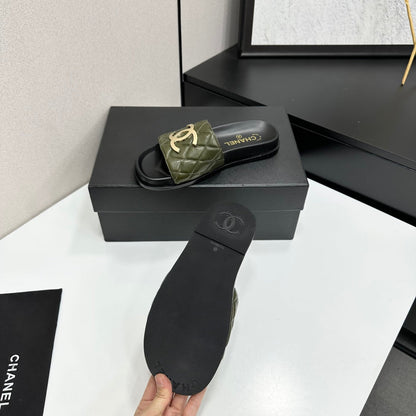 Chanel 2026 Double-C Gold Flat Slippers Cowhide Sheepskin 822822