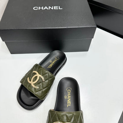 Chanel 2026 Double-C Gold Flat Slippers Cowhide Sheepskin 822822