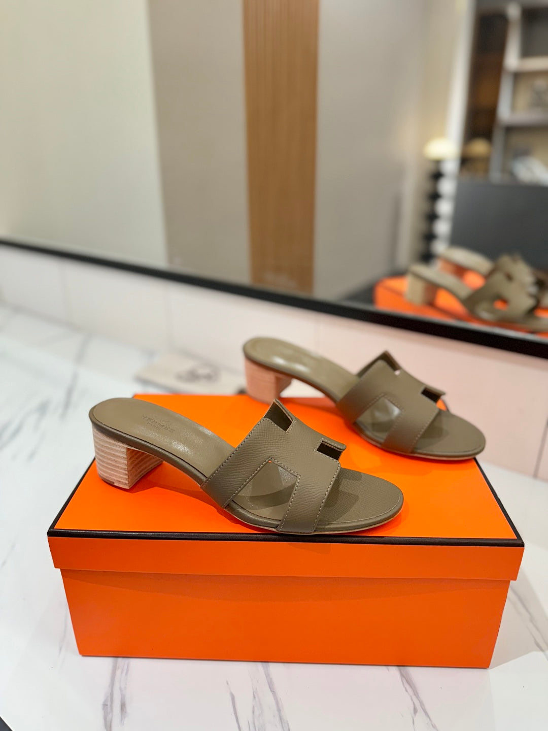 HM Oasis Sandals Etoupe Cowhide 294838