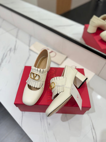 VT 2025 Signature Heeled Loafer Ivory Calf Leather 295068