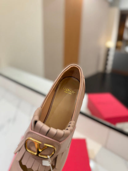 VT 2025 Signature Loafer Pure Beige Calf Leather 295074