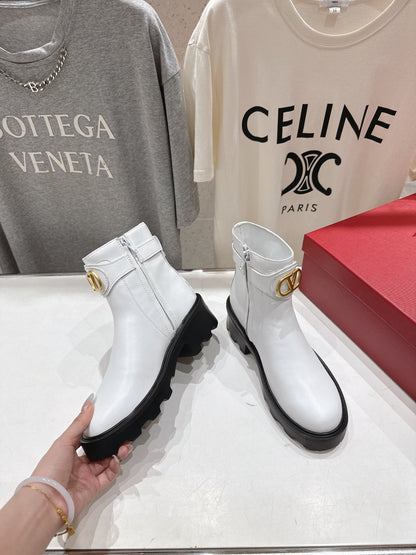 VT short boots white calfskin 174439