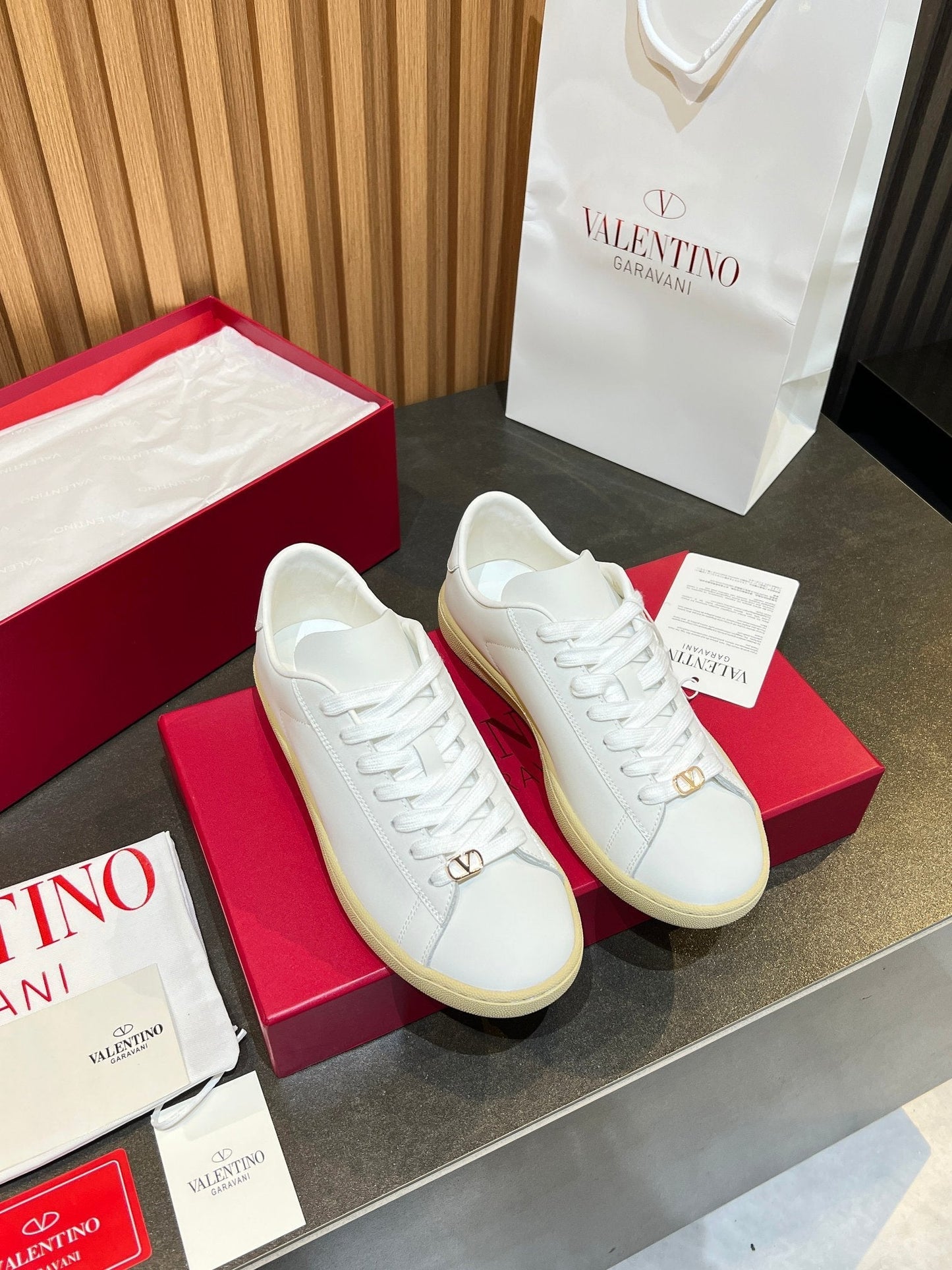 VT 25S  Casual Sneakers White Cowhide 563095
