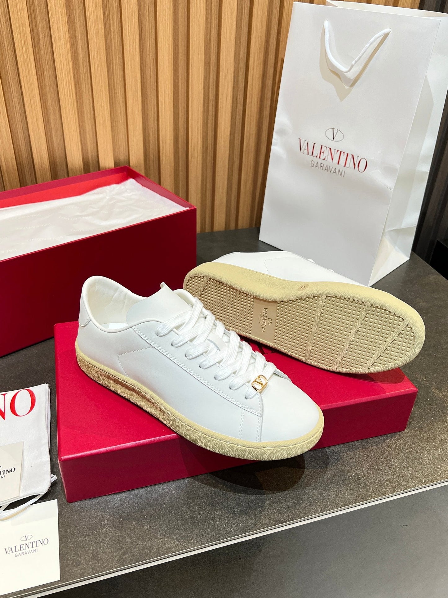 VT 25S  Casual Sneakers White Cowhide 563095