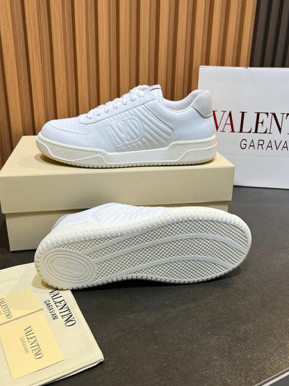 VT 25S Couple Sneakers White Calfskin Suede 563107