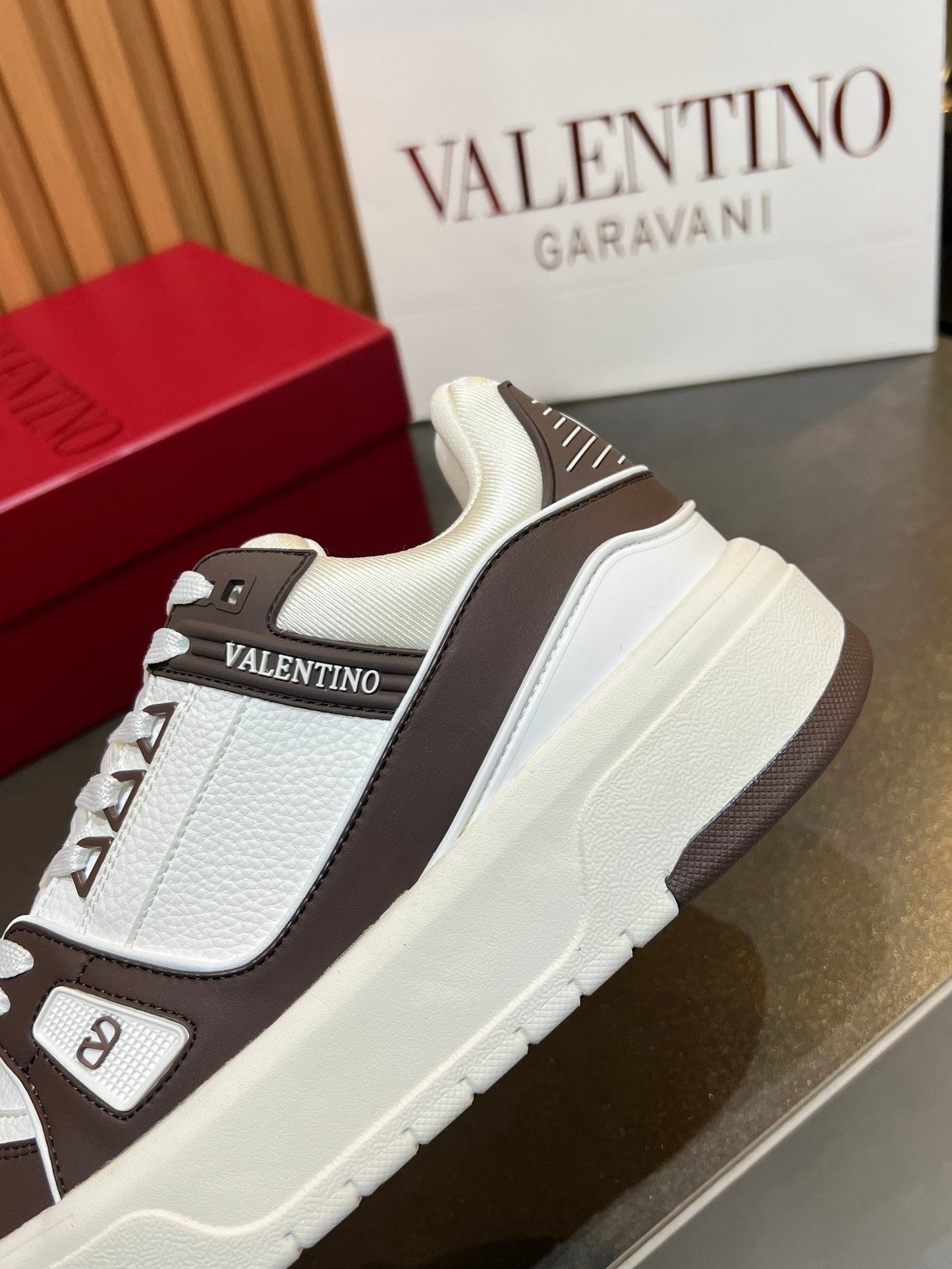 VT 25S Couple Sneakers White Chocolate Calfskin 563115