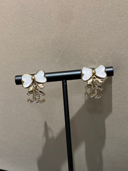 CC Fine Sparkling Bow Gold Mop Earrings