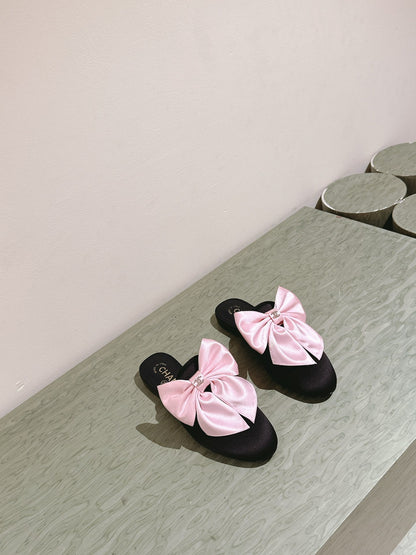 CC MULE WITH SILK LIGHT PINK BOW AND BLACK LAMBSKIN