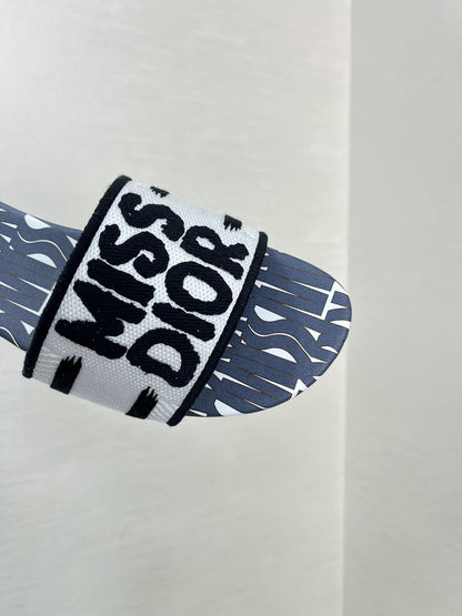 dway slide embroidered cotton grey miss cd alllover motif