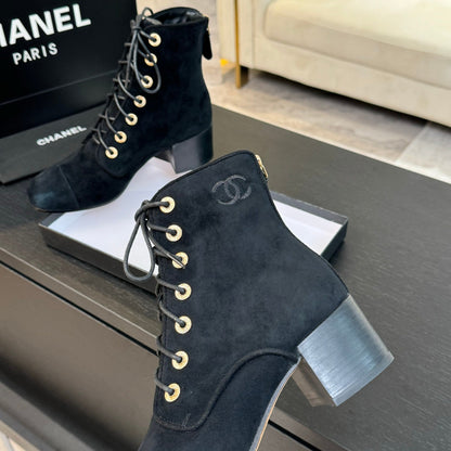 CC LACE-UP SHORT BOOTS IN BLACK SUEDE
