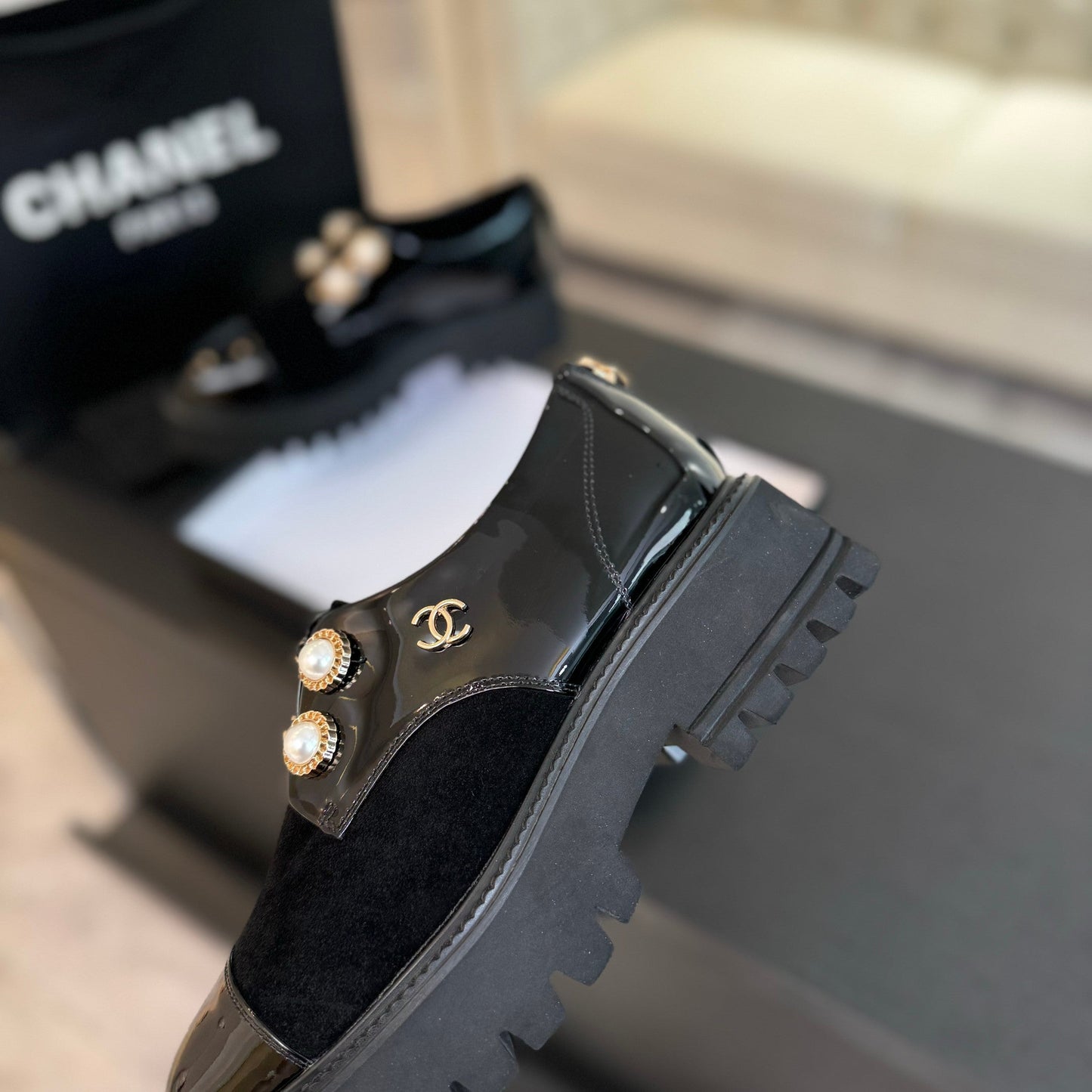 CC OXFORD SHOES IN BLACK SUEDE AND CALFSKIN WITH PEARL CHAIN