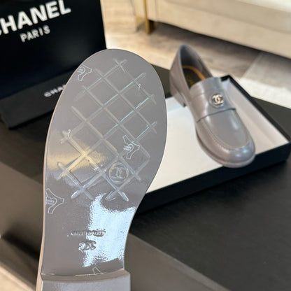 CC Moccasins Glossy Silver Gray Cowhide