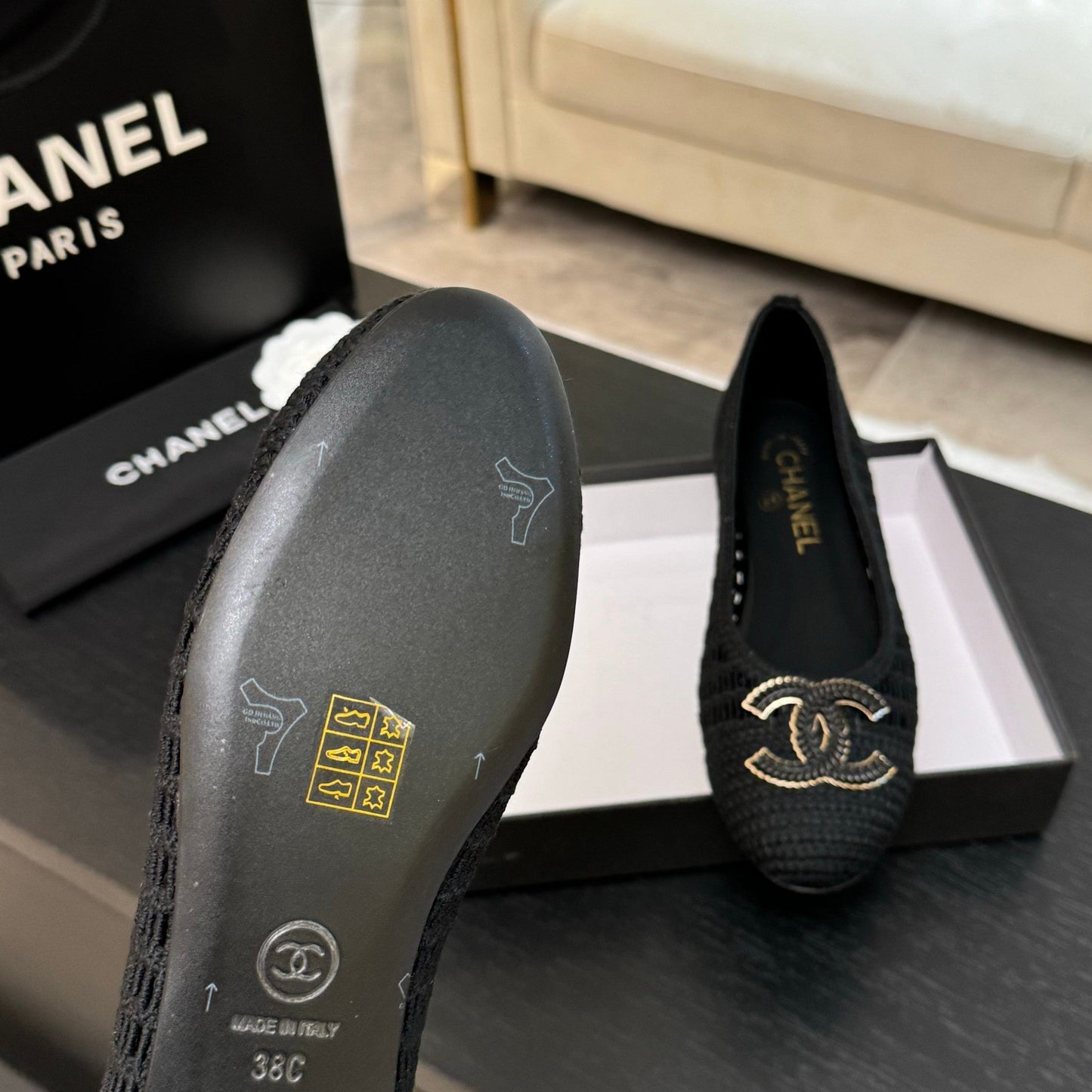 CC 25P Ballet Flat Black Raffia Large Logo