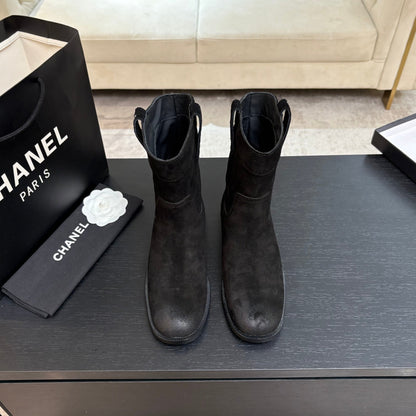 CC 2025 Short Boot Black Suede 550660