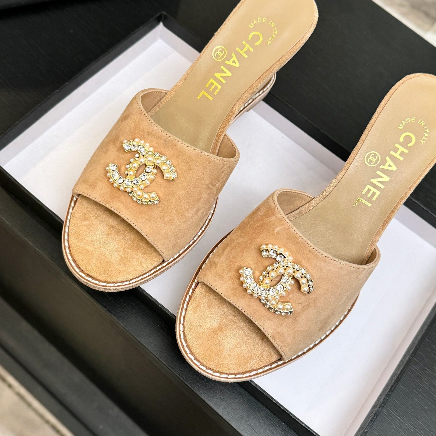 CC 2026 Wedge Sandals 65 Beige Suede 667767