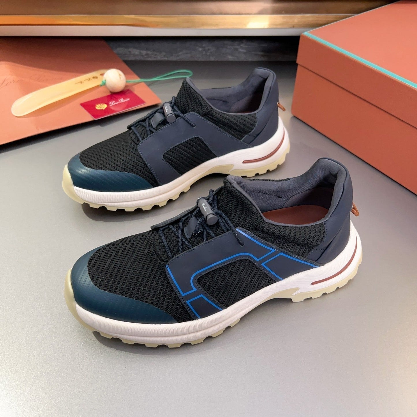 LP TRAIL HIKER WALK SNEAKER BLACK AND AEGEAN MESH BREATHABLE