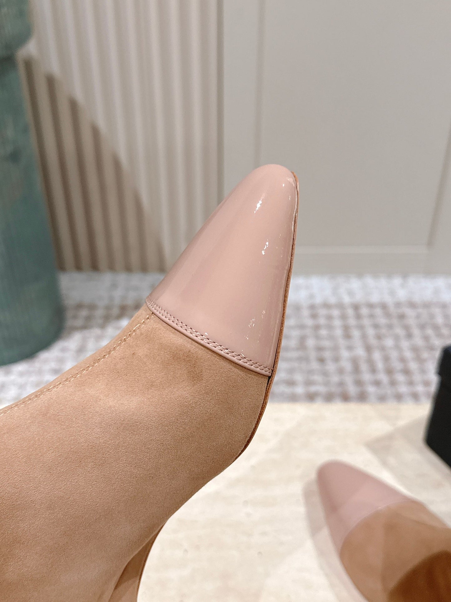 Alaia 2025 Ankle Boot With Patent Leather Cap Toe Tan Nude Suede 556087