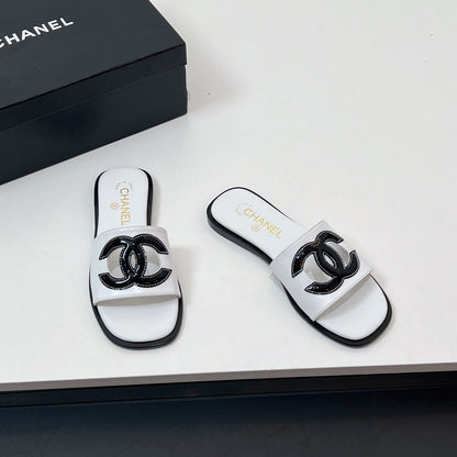 CC Slippers In White Calfskin 149748