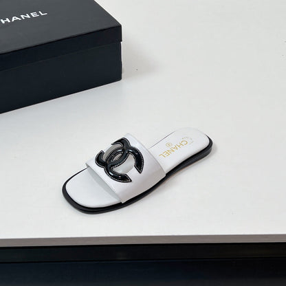 CC Slippers In White Calfskin 149748