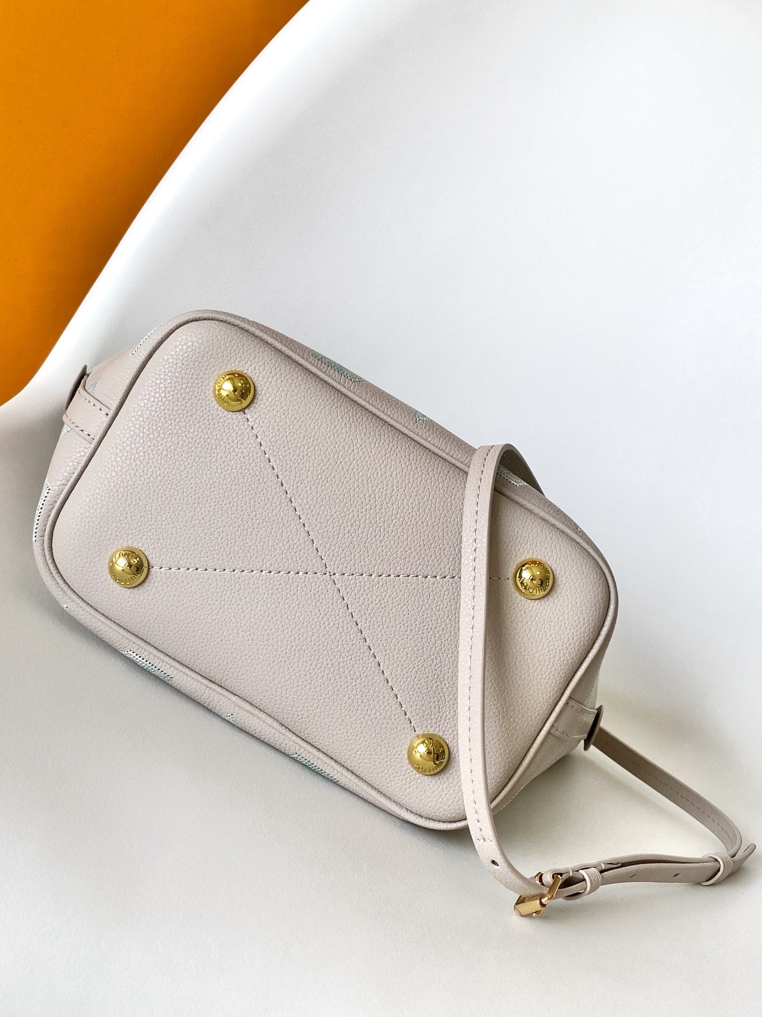 LV Blossom 20cm Bag Beige mix Green Cowhide 251989
