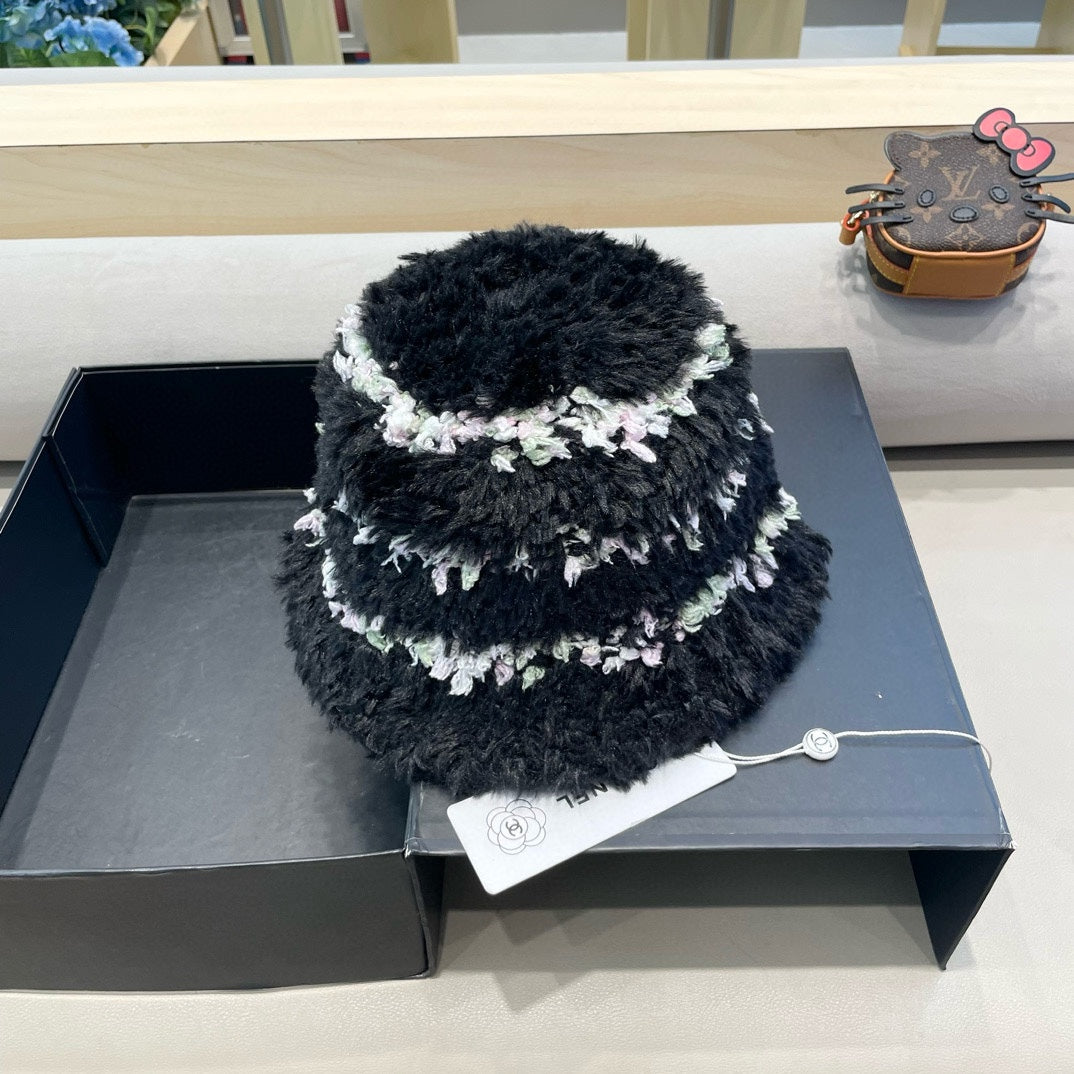 BUCKET HAT IN BLACK FLEECE 421273