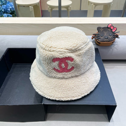 BUCKET HAT IN BEIGE LAMB WOOL 430249