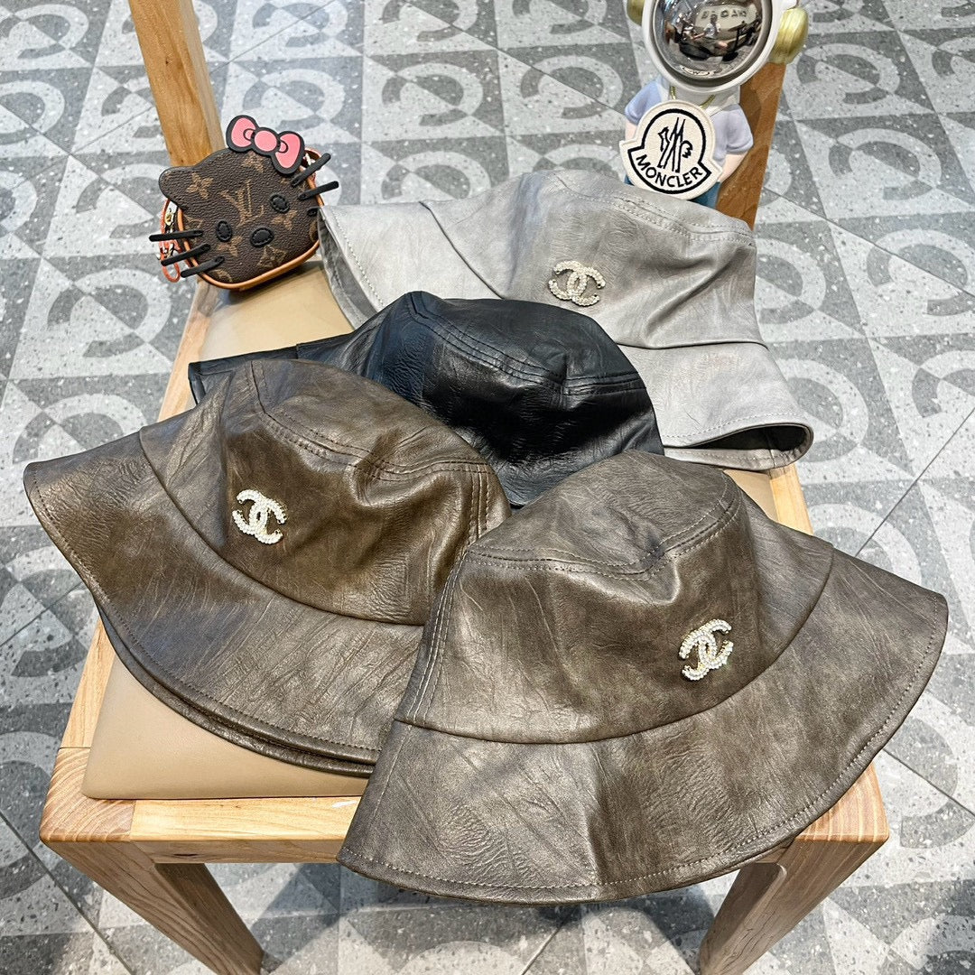 BUCKET HAT IN PASTEL GRAY CALFSKIN 431730