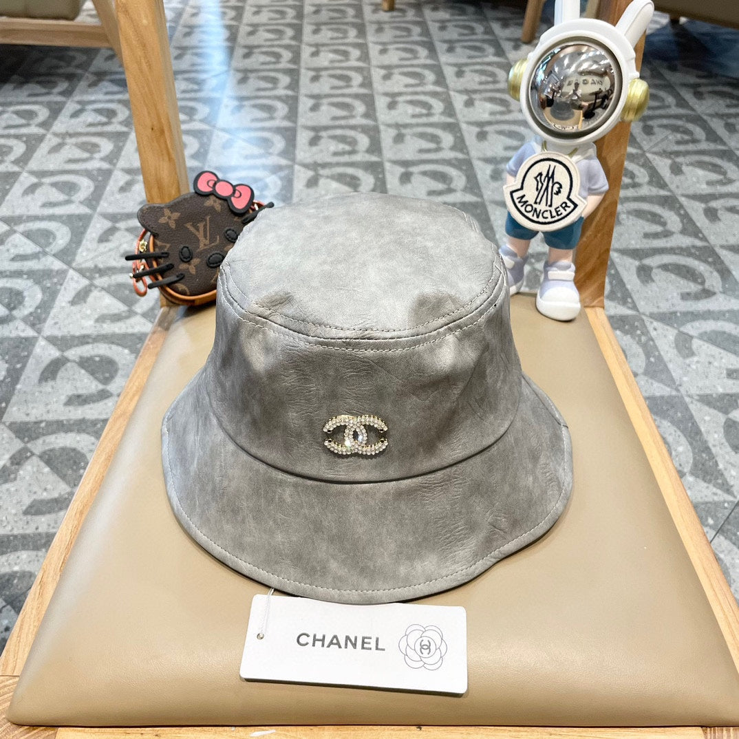 BUCKET HAT IN PASTEL GRAY CALFSKIN 431730