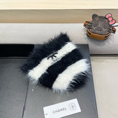 BUCKET HAT IN WHITE MIX BLACK PLUSH AND WOOL 433424