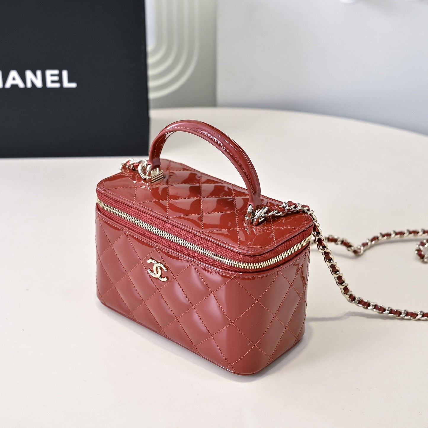 CC 24P Vanity Top Handle 16.5cm Red Patent Calfskin Light Gold Hardware