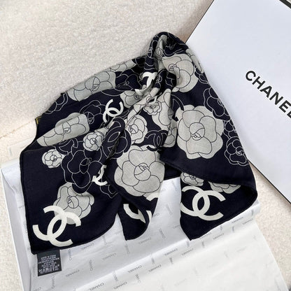 CC Square Scarf 70 CM In Black Mix Grey Camellia Cashmere And Silk 367380