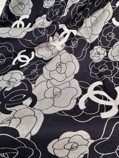 CC Square Scarf 70 CM In Black Mix Grey Camellia Cashmere And Silk 367380