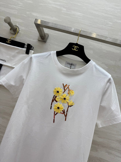 CC 25 Beaded Embroidered Daisy T-shirt White Cotton