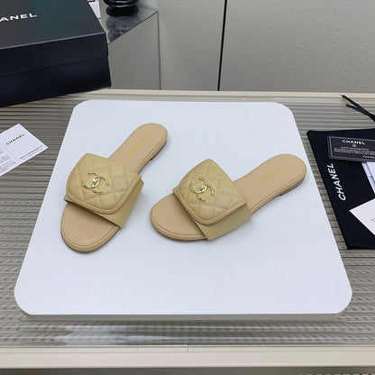 CC Slippers In Quilted Lambskin