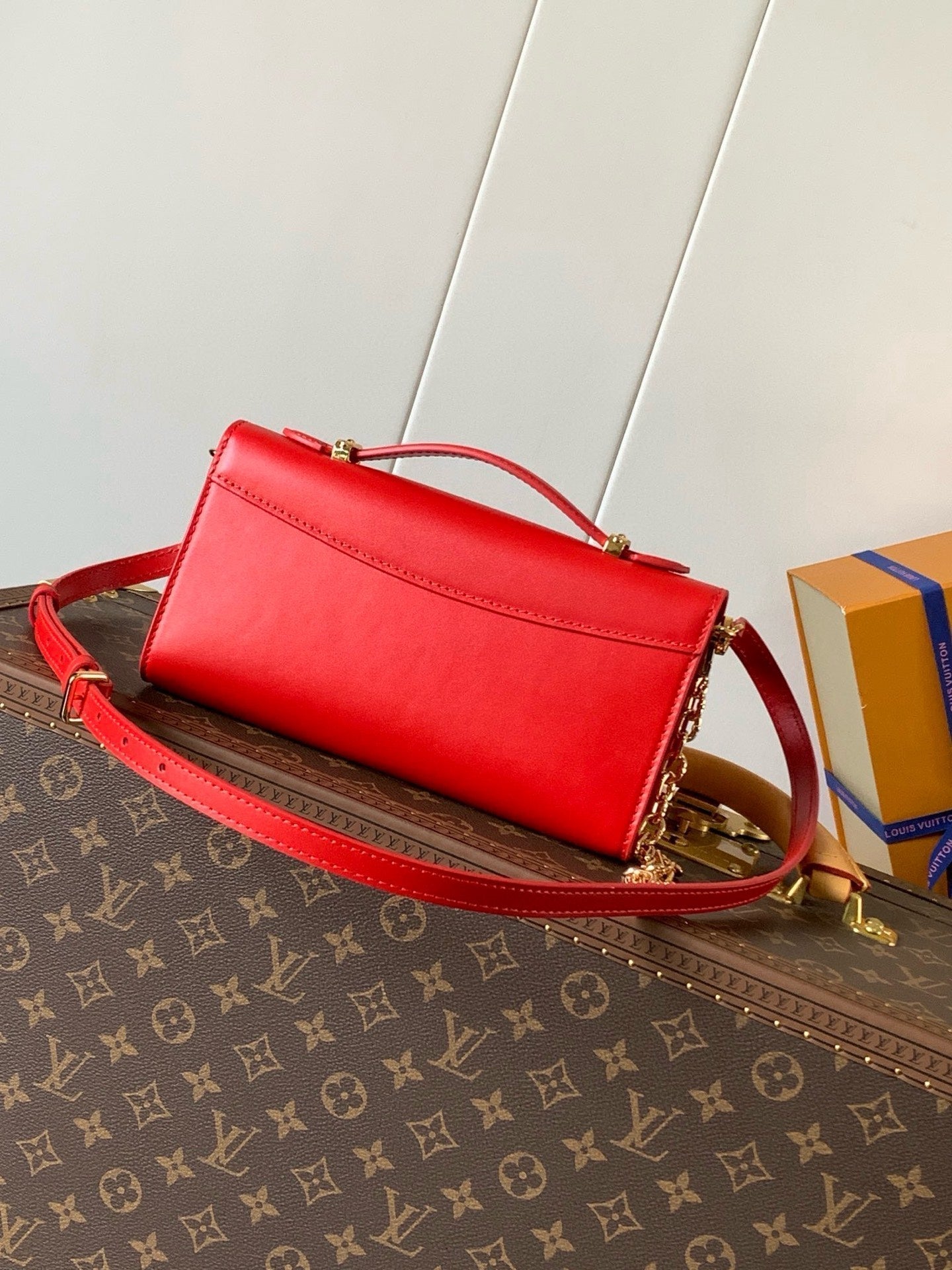 Wallet On Chain Capucines handbag Red Cowhide 250407