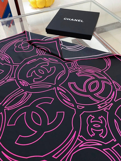 CC Square Scarf 90 CM In Black Mix Pink Silk Twill 187438