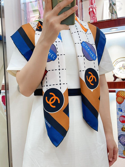 CC Square Scarf 90 CM In Colorful Silk Twill 218096