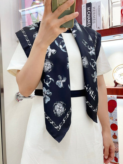 CC Square Scarf 90 CM In Black Mix White Silk Twill 301845