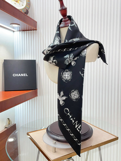 CC Square Scarf 90 CM In Black Mix White Silk Twill 301845