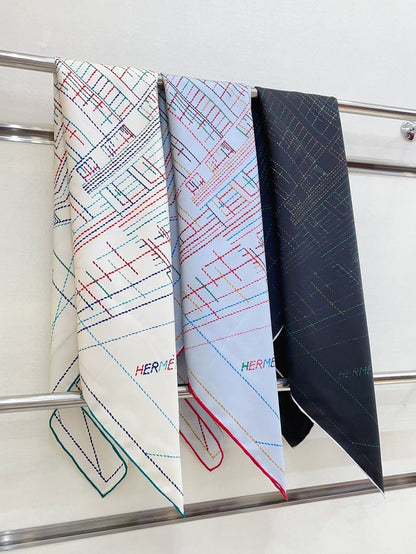 Pique Sellier Shawl 90 CM In White Colorful Silk Twill 312867