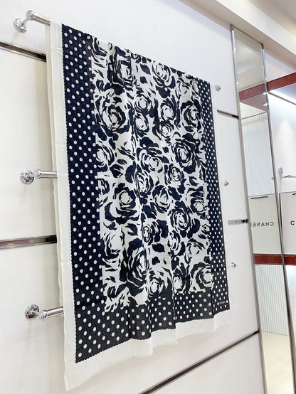 CC Scarf 200 CM In Black Mix White Small Flower Cashmere Silk 351690