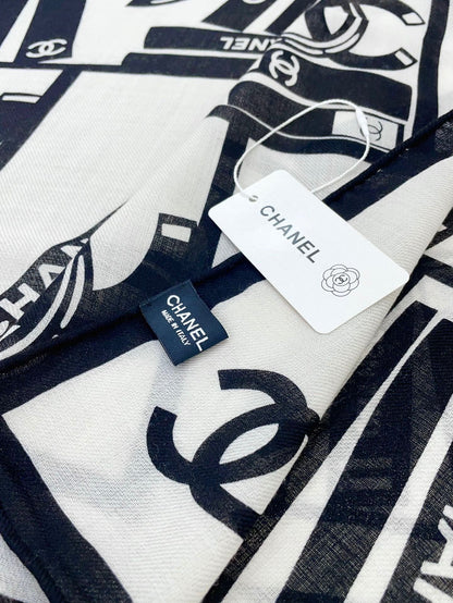 CC Square Scarf 140 CM In White Black Silk  422757