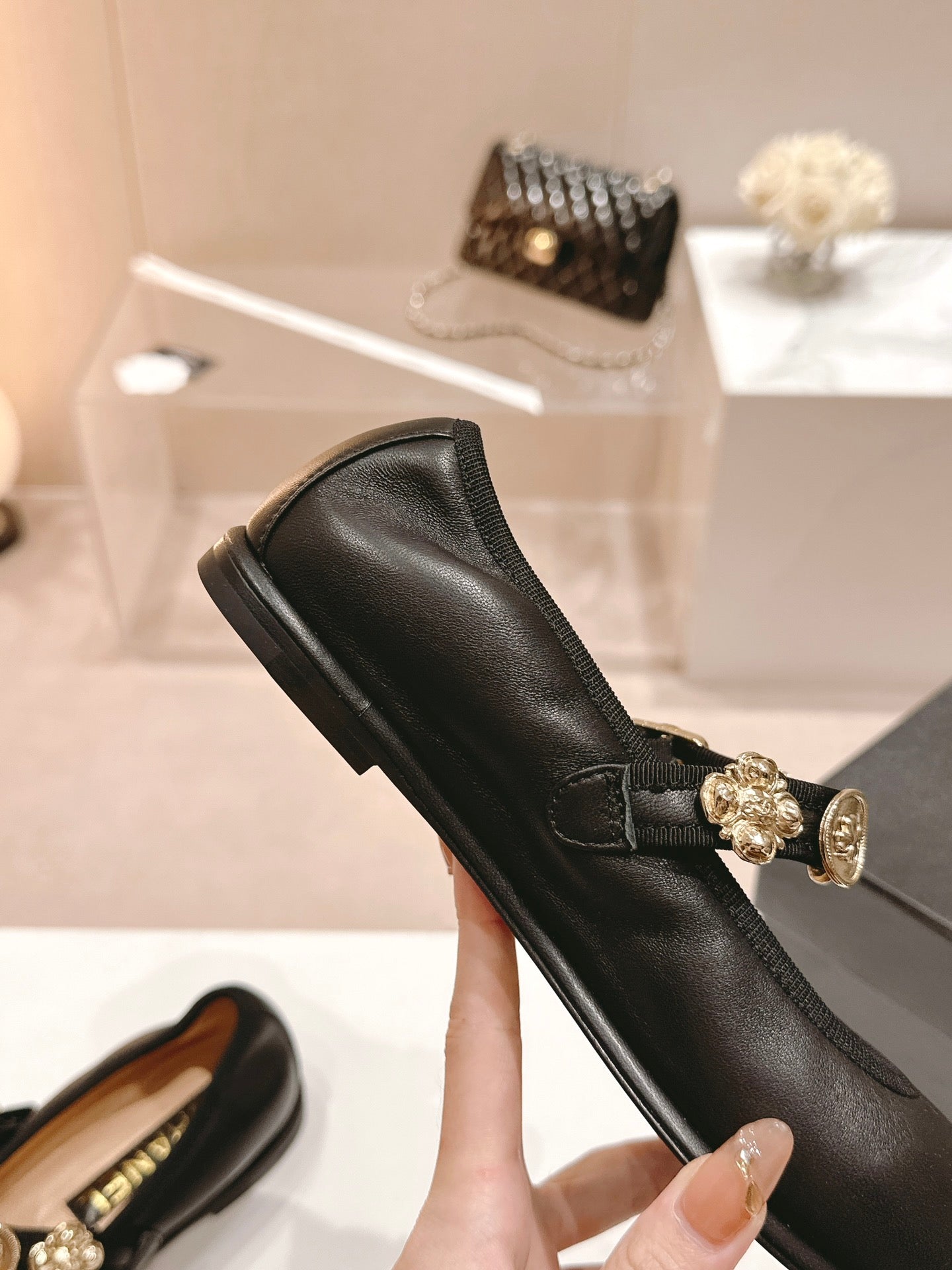 CC MARY JANES BLACK CALFSKIN LIGHT GOLD METALIC