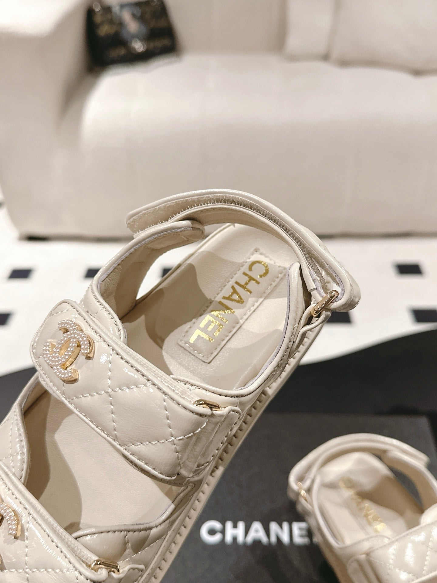 CC 25 Dad Deals Sandals Beige Cream Patent Leather 237593