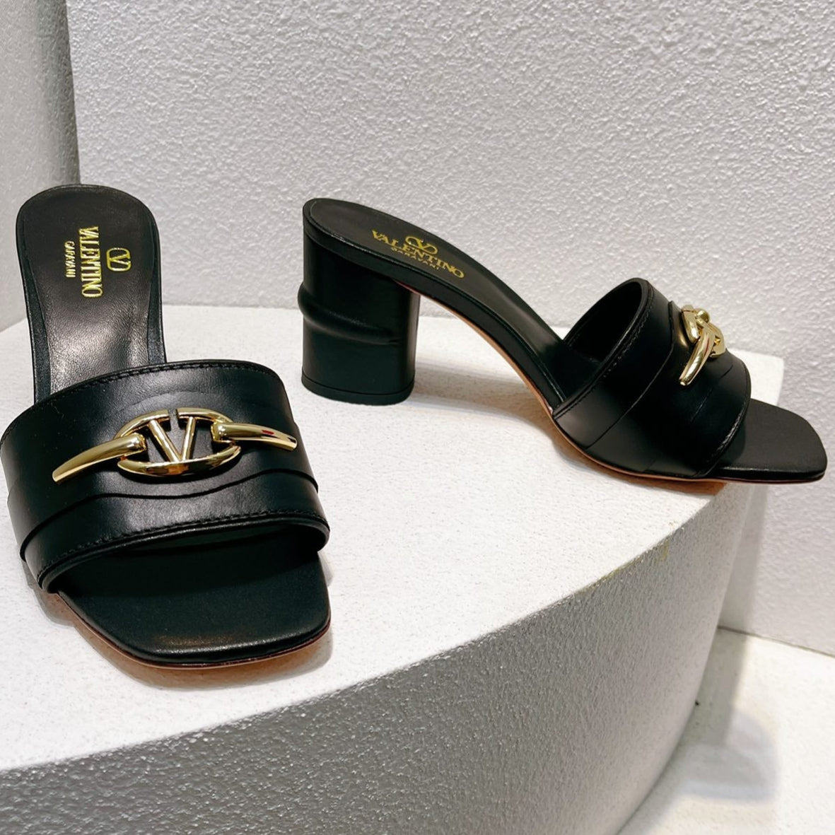 VT Leather Mules Black Cowhide 292867