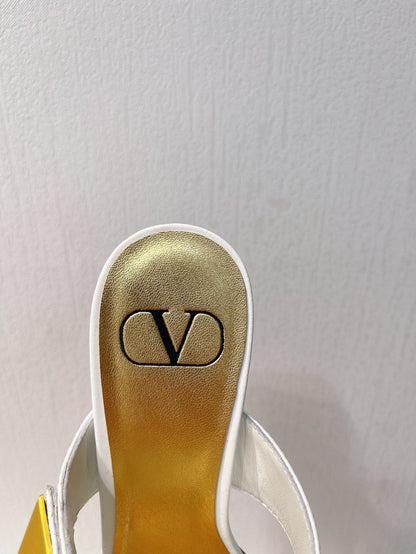 VT One Stud Leather Sandals White Cowhide 292888
