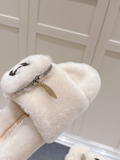 Chanel 25A Early Autumn Slippers Cream Wool 393077