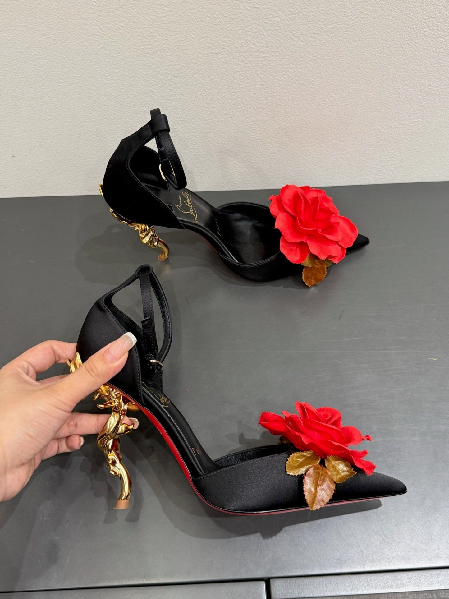 CC 25 Flower Rose Pumps Black Silk 337164