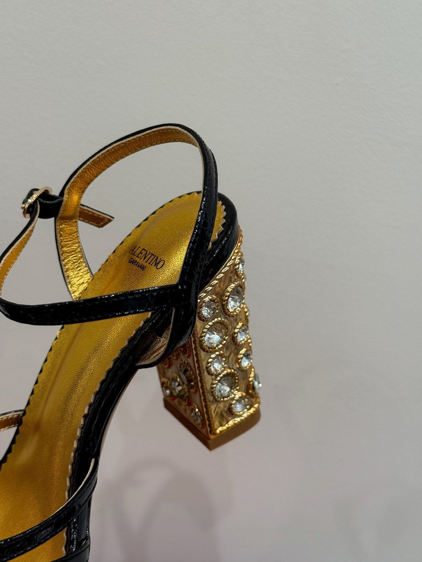 VT 25 Jewel Sandals Black Cowhide 337920