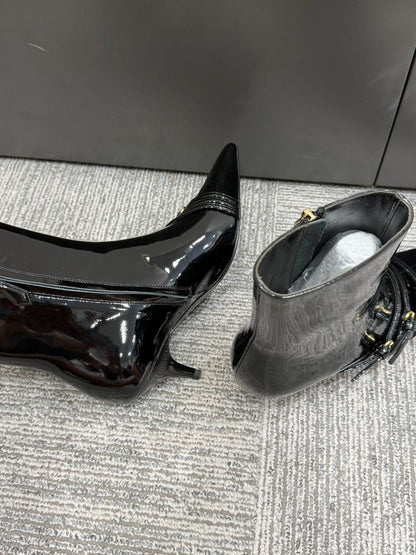 Miu 40 short boots black patent leather 417985